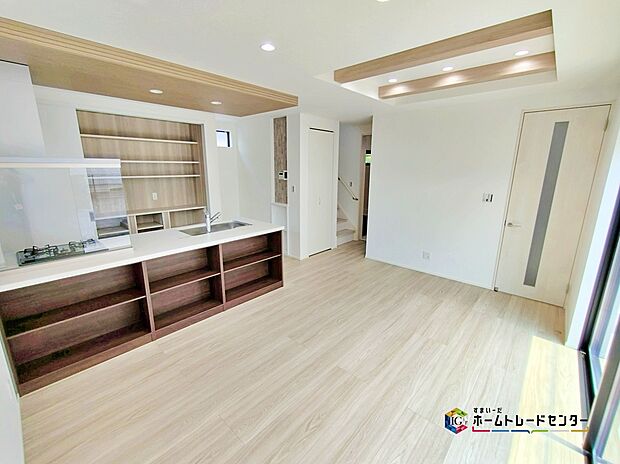 【☆リビング☆】☆1号棟☆
採光良好なリビングは、ご家族の憩いの空間。居心地の良い快適な安らぎの場所にもなりそうです。