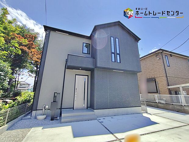 【 現地外観写真】洗練されたデザインのお洒落なお住まいです。ゆとりの広さを誇る魅力あふれる邸宅です。
従来の省エネ住宅よりも優れたZEH水準の快適住宅。