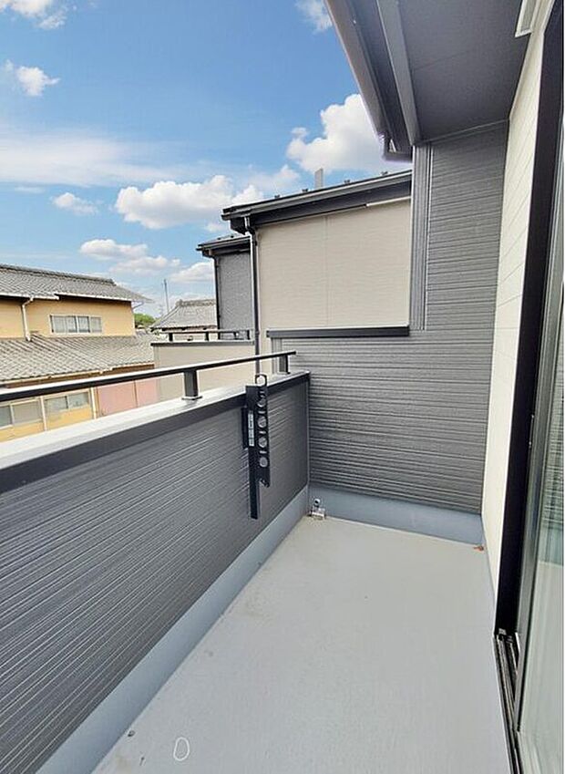 【☆Balcony☆】晴れた日にはたっぷりのお洗濯ものを干すことができるバルコニー。
