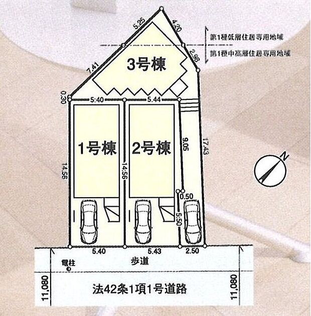 【全体区画図】カースペースございます。
前面道路広々しており、車通りも少ないため、車庫入れが苦手な方でもスイスイ楽々♪