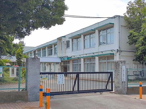 ふじみ野市立駒西小学校（約560m）