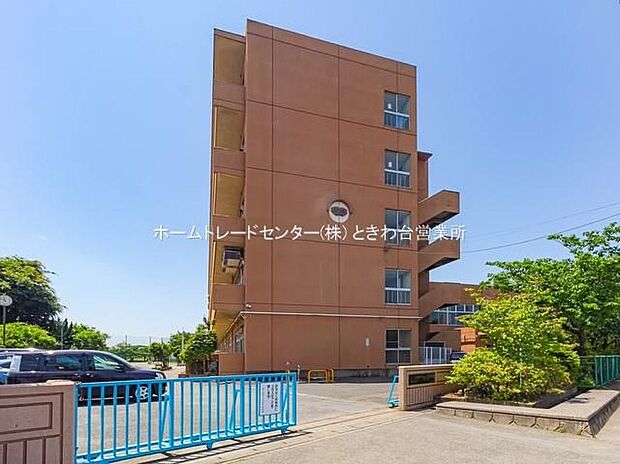富士見市立水谷中学校（約700m）