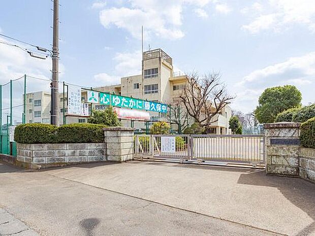 三芳町立藤久保中学校（約1,840m）