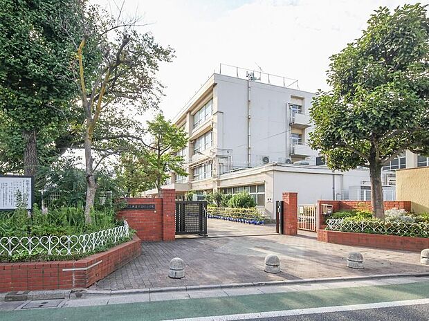 練馬区立大泉学園緑小学校(約410m)