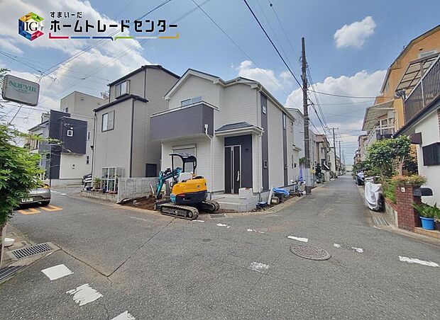 【前面道路含む現地写真】カースペース並列２台可能です。
この街で・この家で暮らしたいと思わせる理由を是非現地でお確かめ下さい。
現地をご覧いただきながら、住まいの夢をお聞かせください。