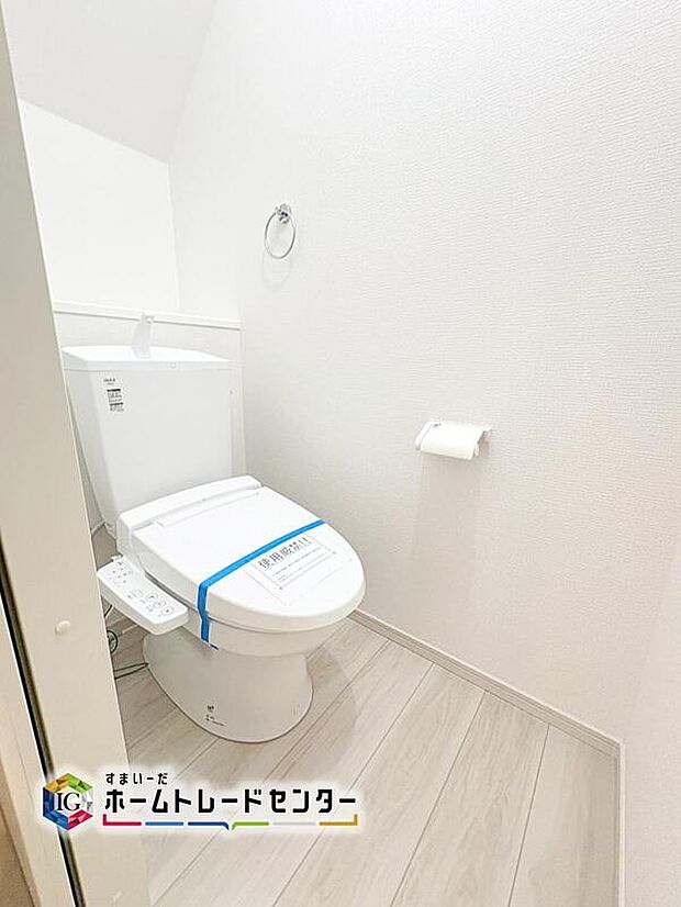 【トイレ】トイレスペースが1・3階にございますので、朝の混雑時に家族が分散して使用できます。またゲスト用・家族用と分けることも出来ますよ。