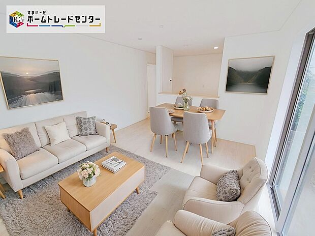 【☆Livingroom☆】全居室南面採光や多面採光など、光を多く取り入れる工夫が満載。
※家具をCGで加工しています。家具付き販売ではございません。