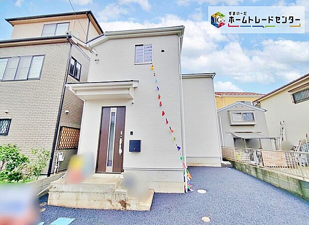 【現地外観写真】地震に強い家。カースペース+駐輪スペース有!対面キッチン、全室収納付♪