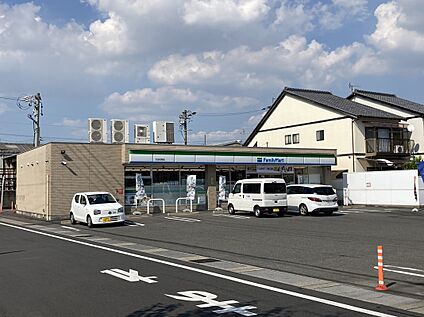 ファミリーマート 大治花常店 約350m(徒歩約5分　自転車約2分)