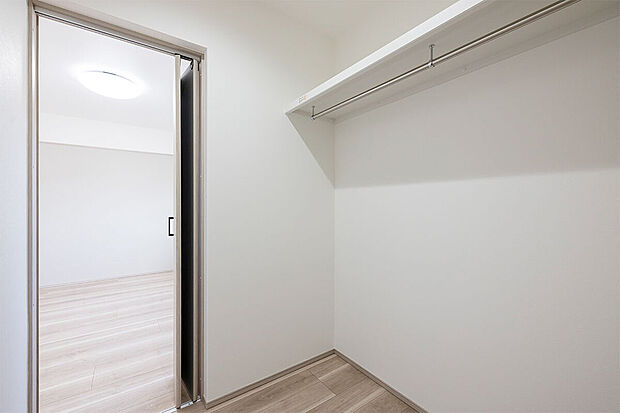 【収納│収納力ばっちり!】収納力バツグンなウォークインクローゼット。衣替えも簡単に!/1号地