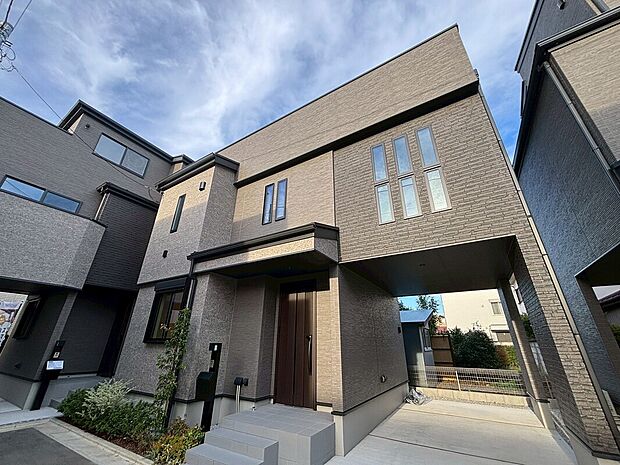 スタイリッシュな外観デザイン
（現地4号棟写真）