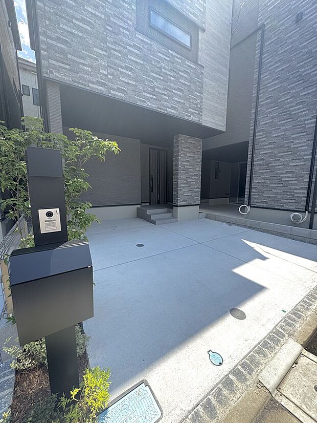 【【カースペース】】愛車をお停めいただけるカースペース付き
（同仕様モデルハウス写真）