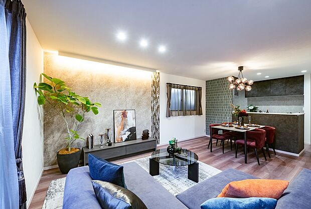 【リビングダイニング】LDKは家族が集まり、長い時間を過ごす場所だから。19帖超の広さを持たせました。
※同仕様モデルハウス写真
