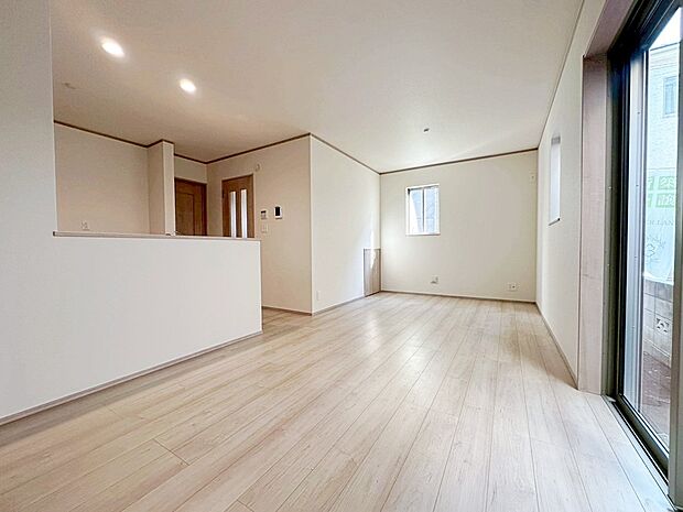 閑静な住宅街は、小中学校が徒歩圏の安心環境♪
商業施設や公園が徒歩圏内の快適環境！ぜひ一度ご覧下さい！