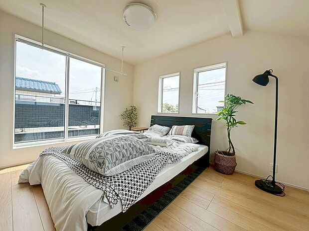 ☆Bedroom☆明るい室内は、風通しも良く、大変居心地の良い空間となっております。