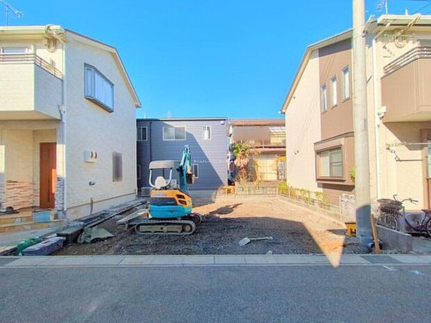 【現地外観写真】一戸建ての大きなメリットは、「自分の土地」を自由に使えること。好きなペットが飼えるほか、ガーデニングやＤＩＹ、車やバイクの手入れなど様々な趣味を楽しめます♪