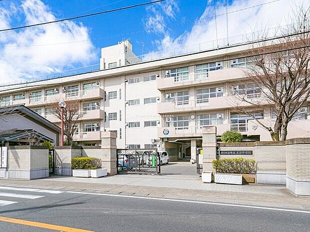 さいたま市立土合中学校(約990m)