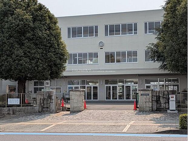 さいたま市立与野西中学校(約450m)