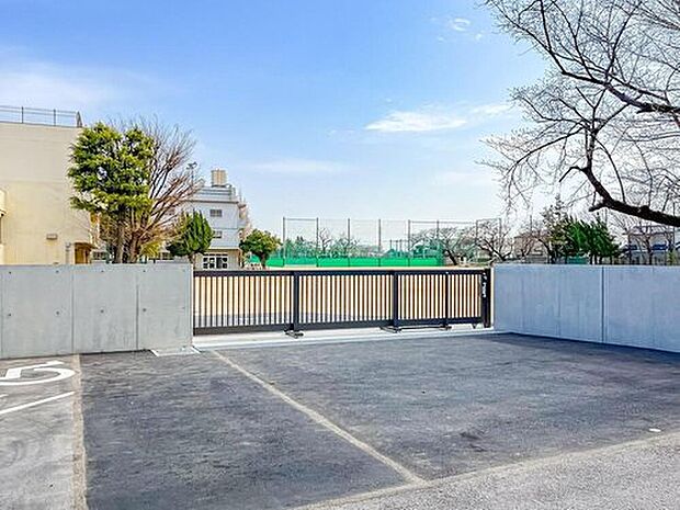 川口市立鳩ヶ谷中学校（約250m）