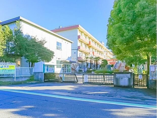 さいたま市立与野八幡小学校(約300m)