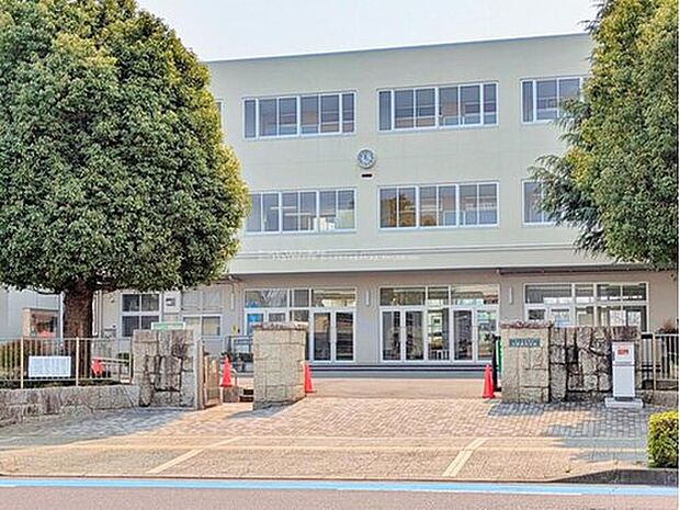 さいたま市立与野西中学校(約1,300m)