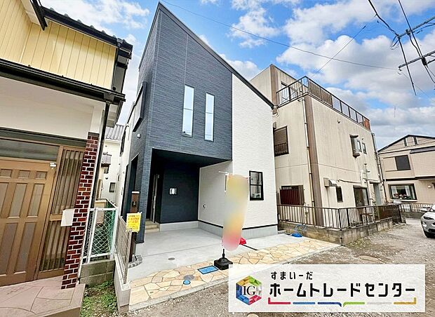 【前面道路含む現地写真】ご予約をいただければ、もちろん平日や夜間でもご案内は可能です。お仕事の形態が多様化しておりますので、決まったお時間では中々身動きが取れないお客様も多いかと思います。お気軽にお申し出ください!