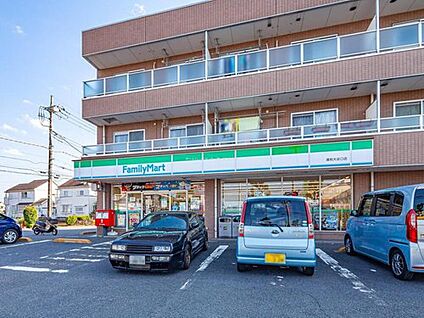 ファミリーマート浦和大谷口店 600m(徒歩8分)