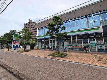 ファミリーマート川口金山町店 30ｍ(徒歩1分)