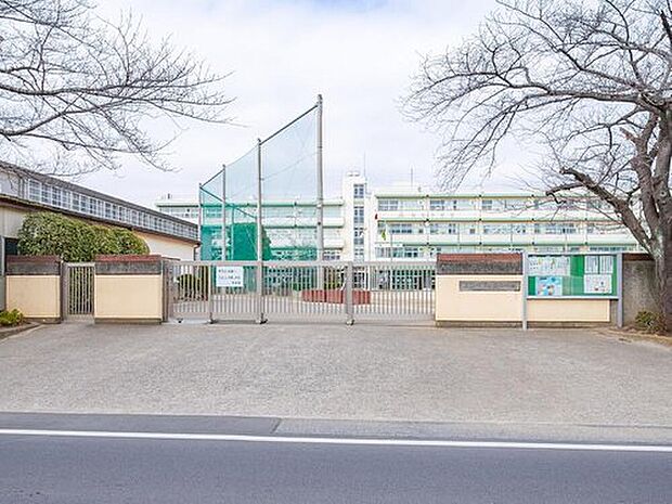 戸田市立笹目中学校（約700m）