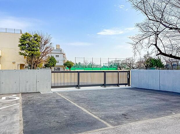 川口市立鳩ケ谷中学校（約350m）
