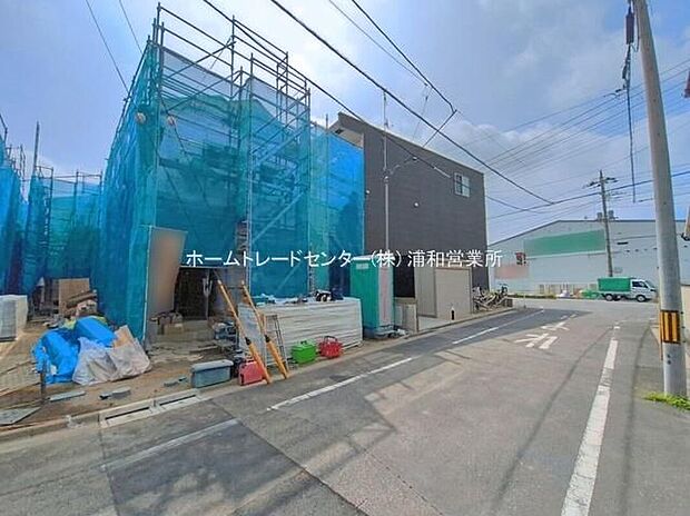 【前面道路含む現地写真】閑静な住宅街は落ち着いた新生活を送るのにぴったりです♪ これだけではない魅力が、現地できっと見つかる!お問合せをお待ちしております。お問い合わせ・資料のご請求などもお気軽にどうぞ。