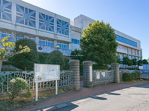 川口市市立安行東中学校(約900m)