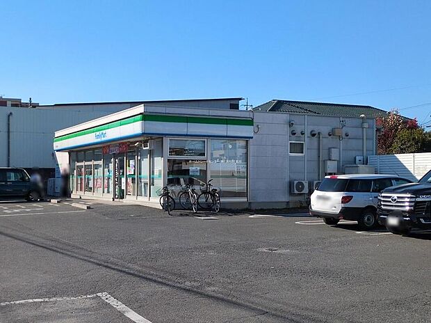 ファミリーマート川口芝高木店（約600m）