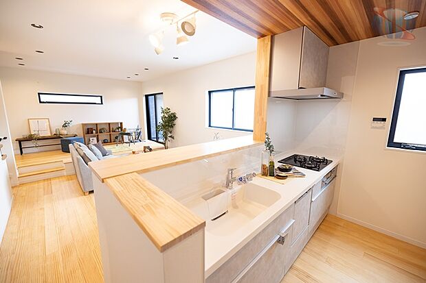 【ondo建物プラン例/キッチン】木目調の下がり天井が温かみのあるキッチンに仕上がりました♪