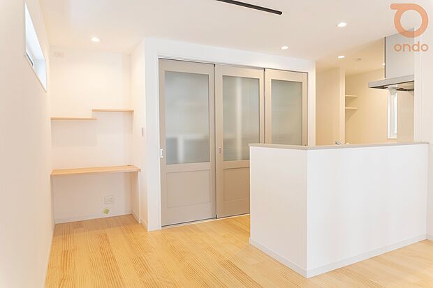 【ondo建物プラン例/キッチン】
リビング全体を見渡せるキッチン。お子さまを見守りながら、安心して料理ができる間取りです◎