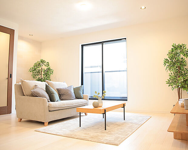 【ondo建物プラン例/LDK】
リビング・ダイニングスペースをゾーニングできる設計で、家族団らん時間をゆったり過ごすことができそうです。