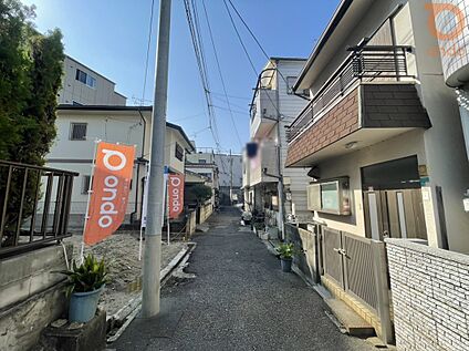 【前面道路含む現地写真】