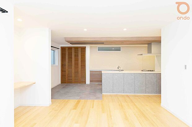 【【ondo建物プラン例/LDK】】キッチンを中心に、自然と人が集まるLDK。毎日の時間が少し豊かになる、そんな空間です。