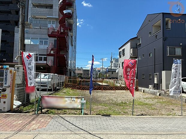【【現地写真】】約25坪のゆとりある敷地！駐車スペース1台分を確保しています◎
広さや陽当たり、周辺環境など、ぜひ現地でご体感ください！
