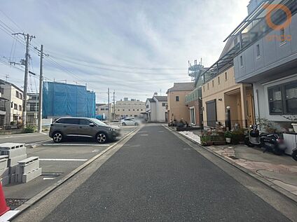 【北西側／前面道路含む現地写真】