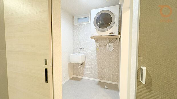 【【ondo建物プラン例/ランドリールーム】】乾燥機付きランドリールームで、毎日の洗濯もラクに。スロップシンク付きで、汚れた衣類のお手入れも快適です。
