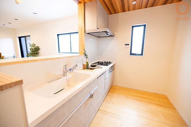 【【ondo建物プラン例/キッチン】】広々としたシンクで洗い物も捗ります。作業スペースも十分にあり、料理も楽々◎