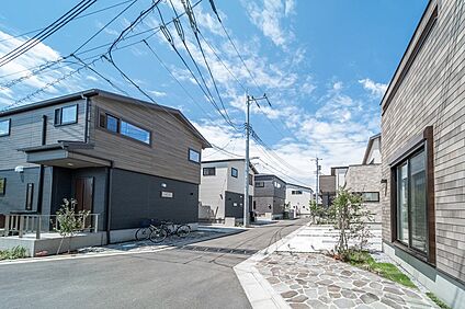 深い軒のある屋根形状