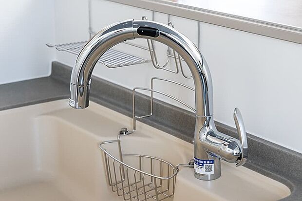 【タッチレス蛇口一体型浄水器LC】清潔・安心に配慮したタッチレス水栓は、藩王も早くストレスフリーな操作性。浄水シャワーも使え節水効果も期待できます。