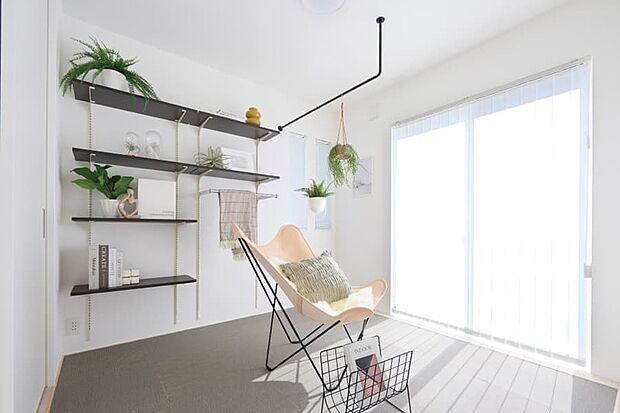 【【PLAN01】マルチルーム】ホビースペースや家事室など、多目的に使えるマルチルーム。柔らかな肌触りで、洗えるテキスタイルフロアは、子どもの遊び場にもピッタリです。