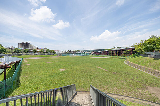 びくに公園(現地より徒歩9分)