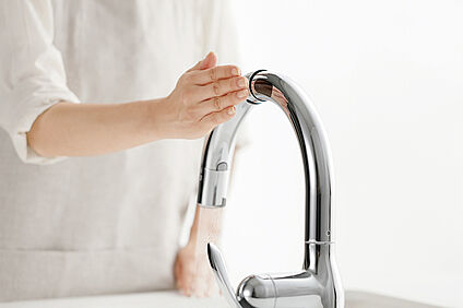 【タッチレス蛇口一体型浄水器】