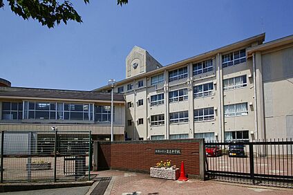 和歌山市立貴志中学校 約2400m(徒歩30分)