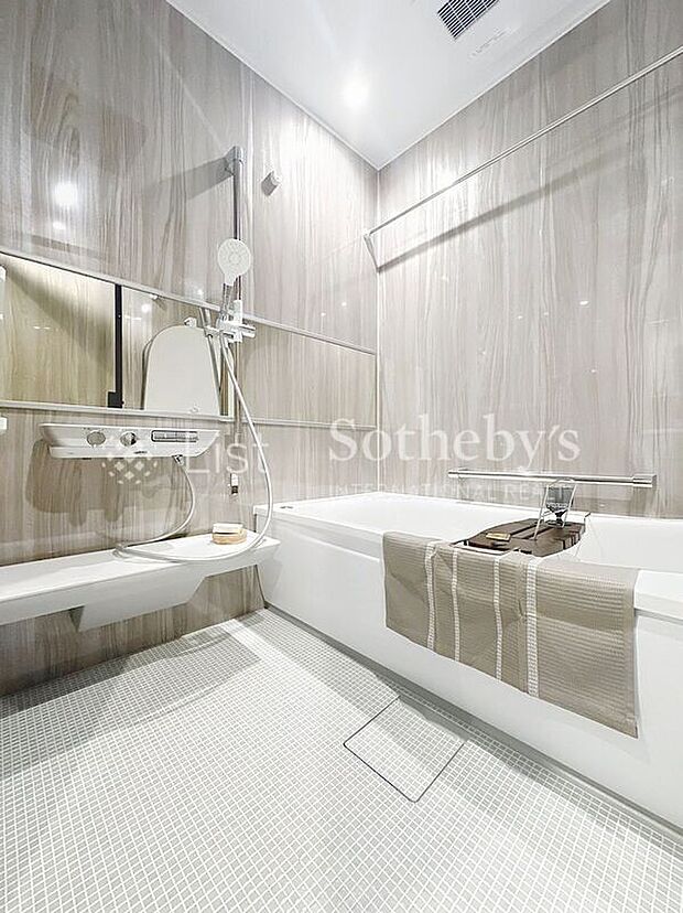 ■バスルーム■(1号棟)一日の疲れをホッと癒してくれるくつろぎのバスルーム。浴室乾燥機能も付いておりますので、雨の日のお洗濯も安心です。