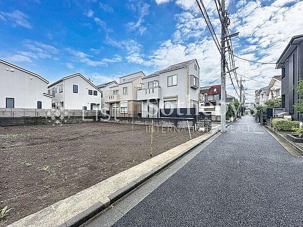 ■前面道路■ゆとりある前面道路は開放感を演出!陽ざしがたっぷり差し込み明るいお住まいが実現します。